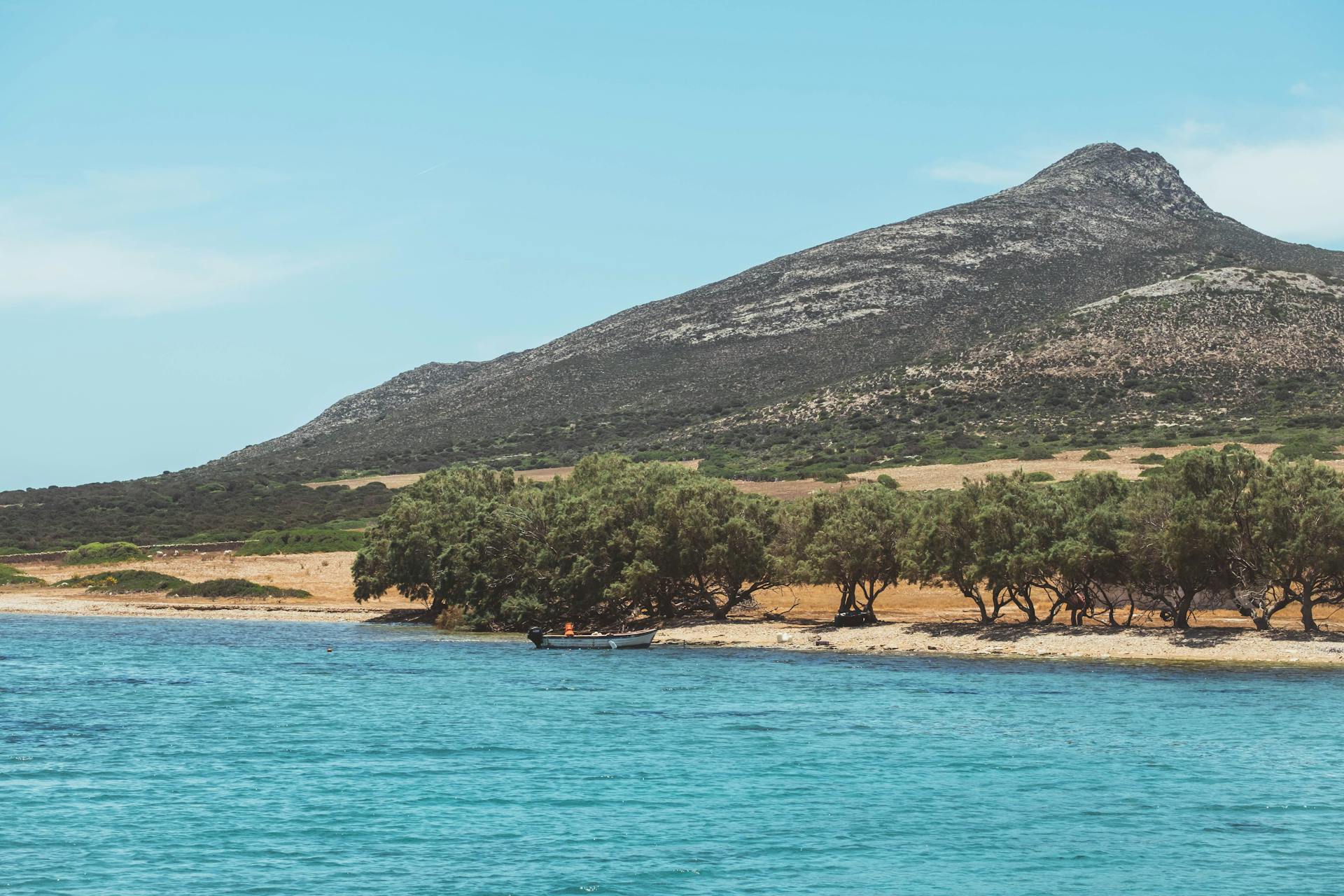 Insulele Paros și Antiparos: relaxare, cultură și peisaje cicladice autentice